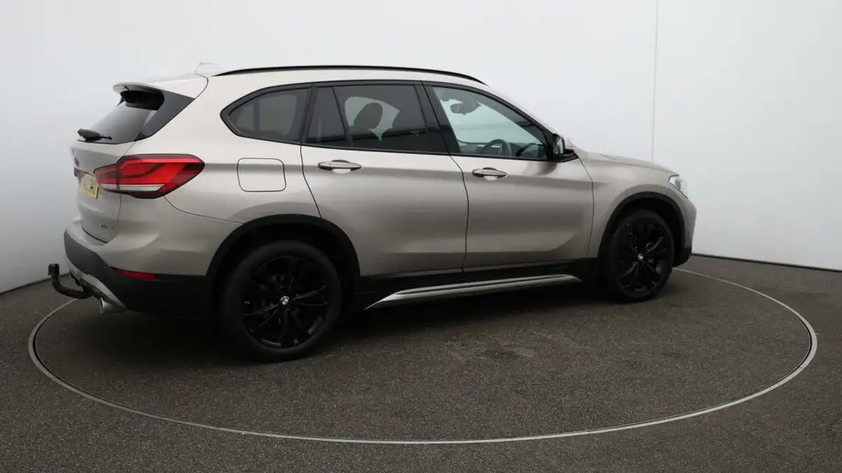 2022-bmw-x1-20td-sdrive18d-sport-big-53