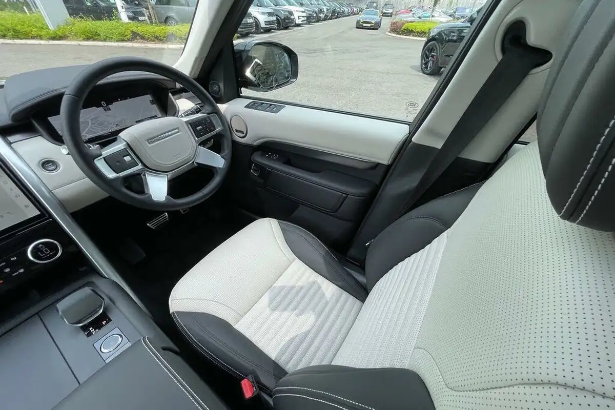 2025-land-rover-discovery-30-d350-metropolitan-edition-big-13