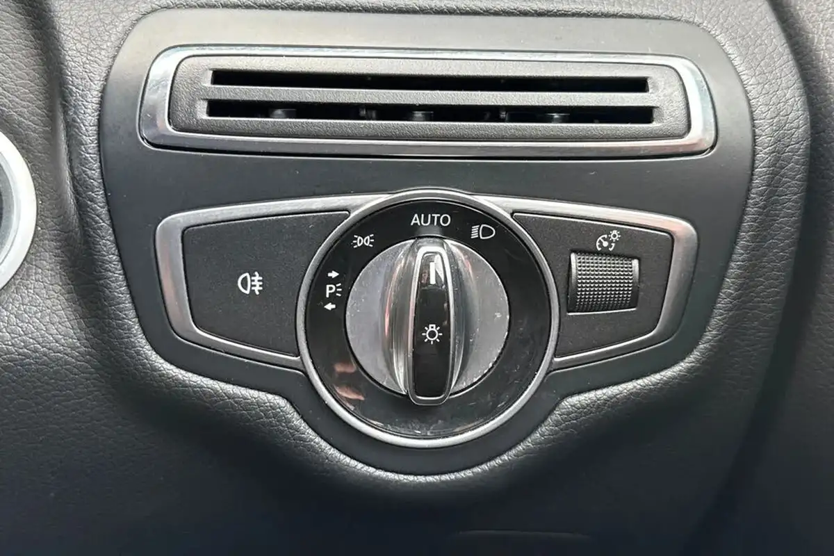 2015-mercedes-benz-c-class-20-c200-amg-line-184ps-ss-saloon-4d-7g-tronic-plus-big-28