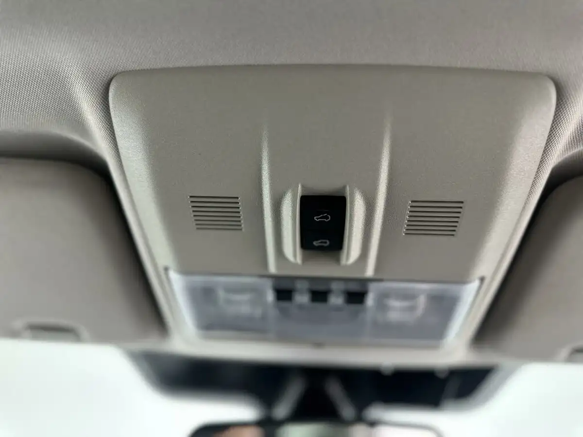 2016-land-rover-discovery-4-30-sd-v6-hse-big-39