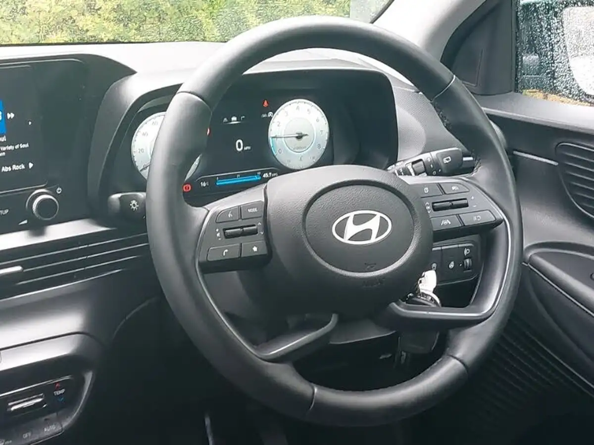 2023-hyundai-i20-10-t-gdi-premium-two-tone-roof-big-10