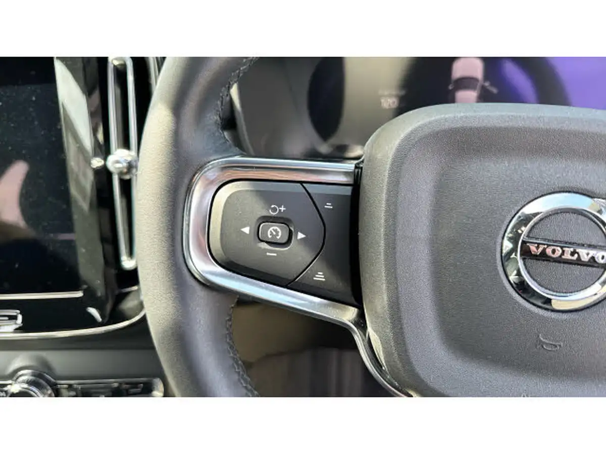 2023-volvo-xc40-20-b3-plus-big-17