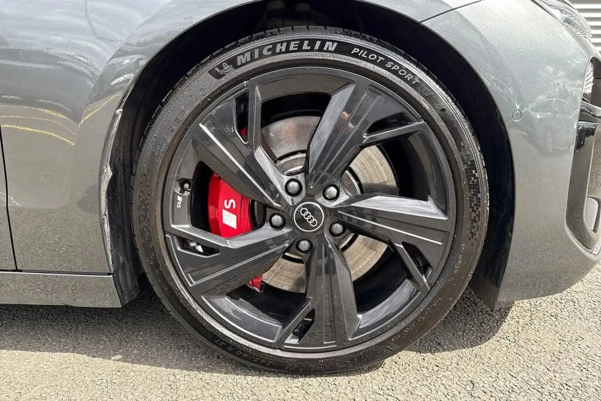 2025-audi-s6-e-tron-e-launch-edition-big-6