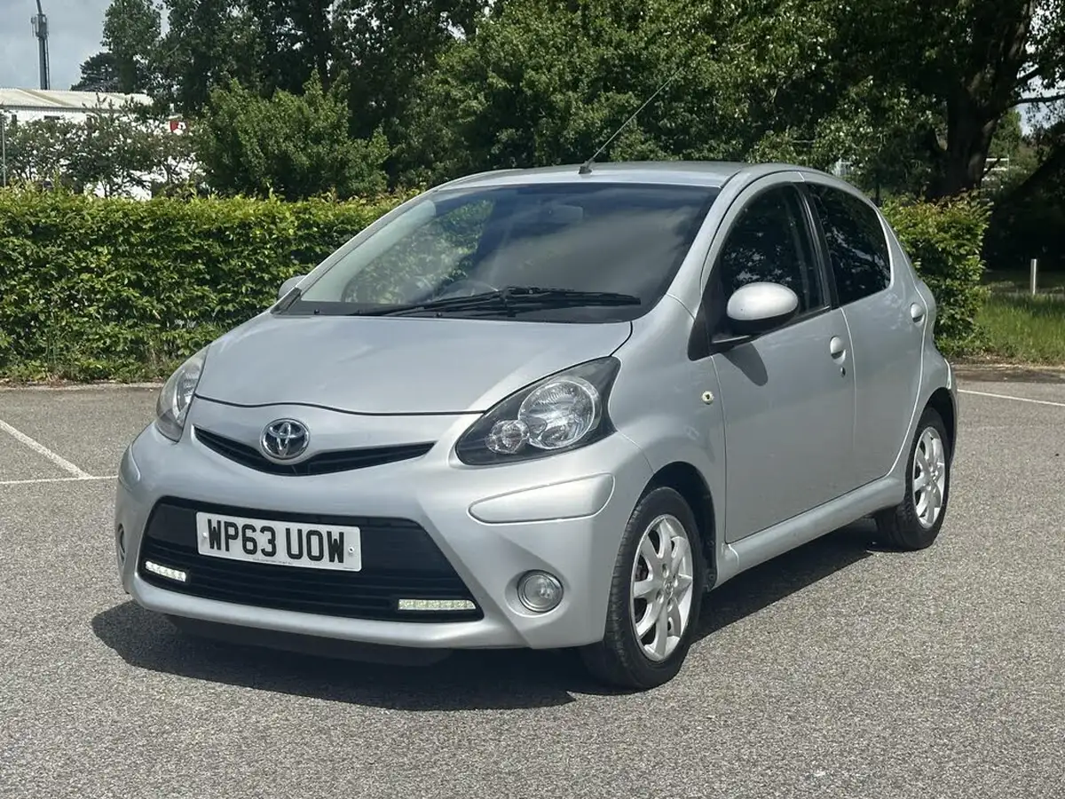 2014-toyota-aygo-10-mode-ac-5d-big-2