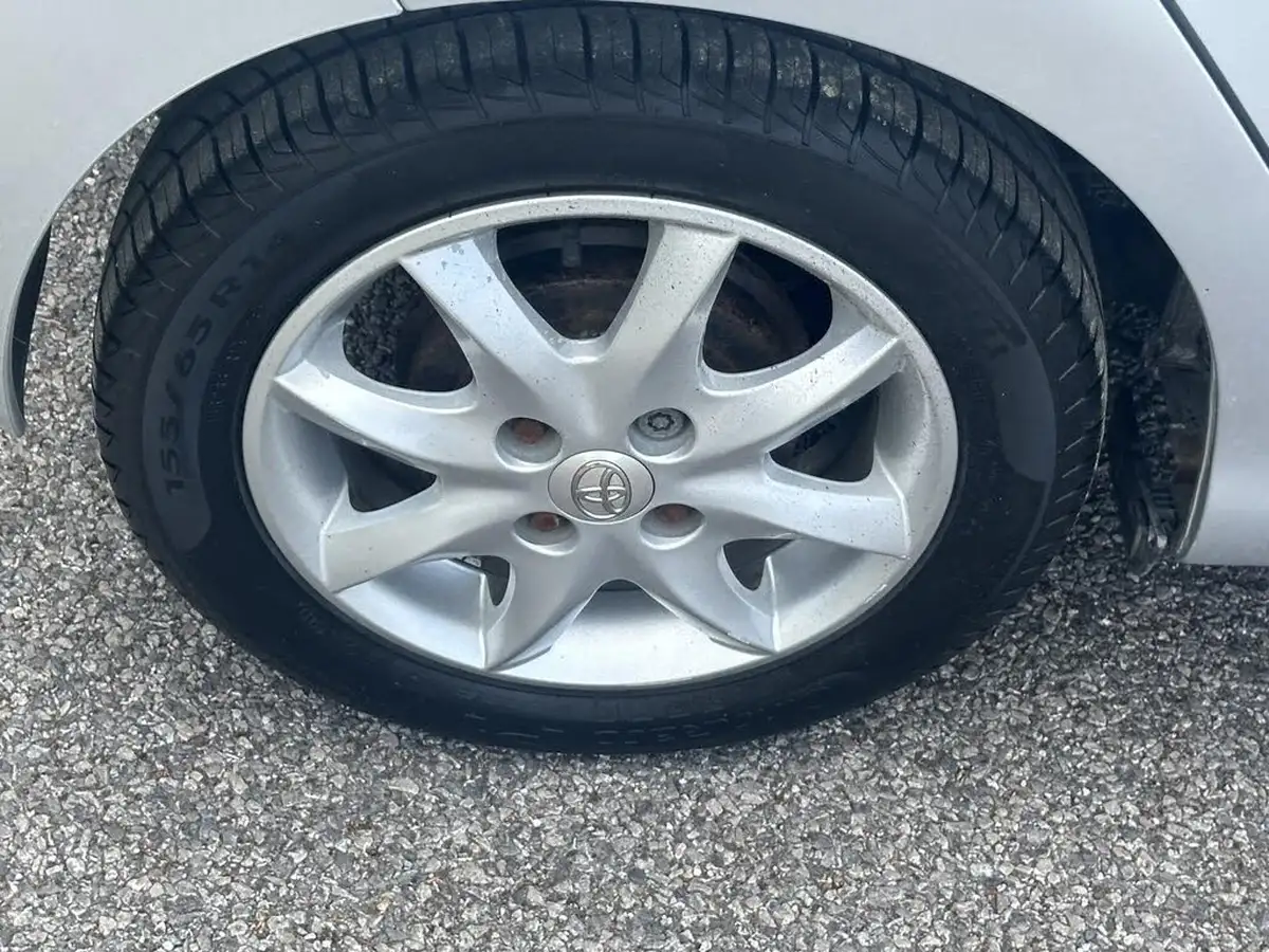 2014-toyota-aygo-10-mode-ac-5d-big-26