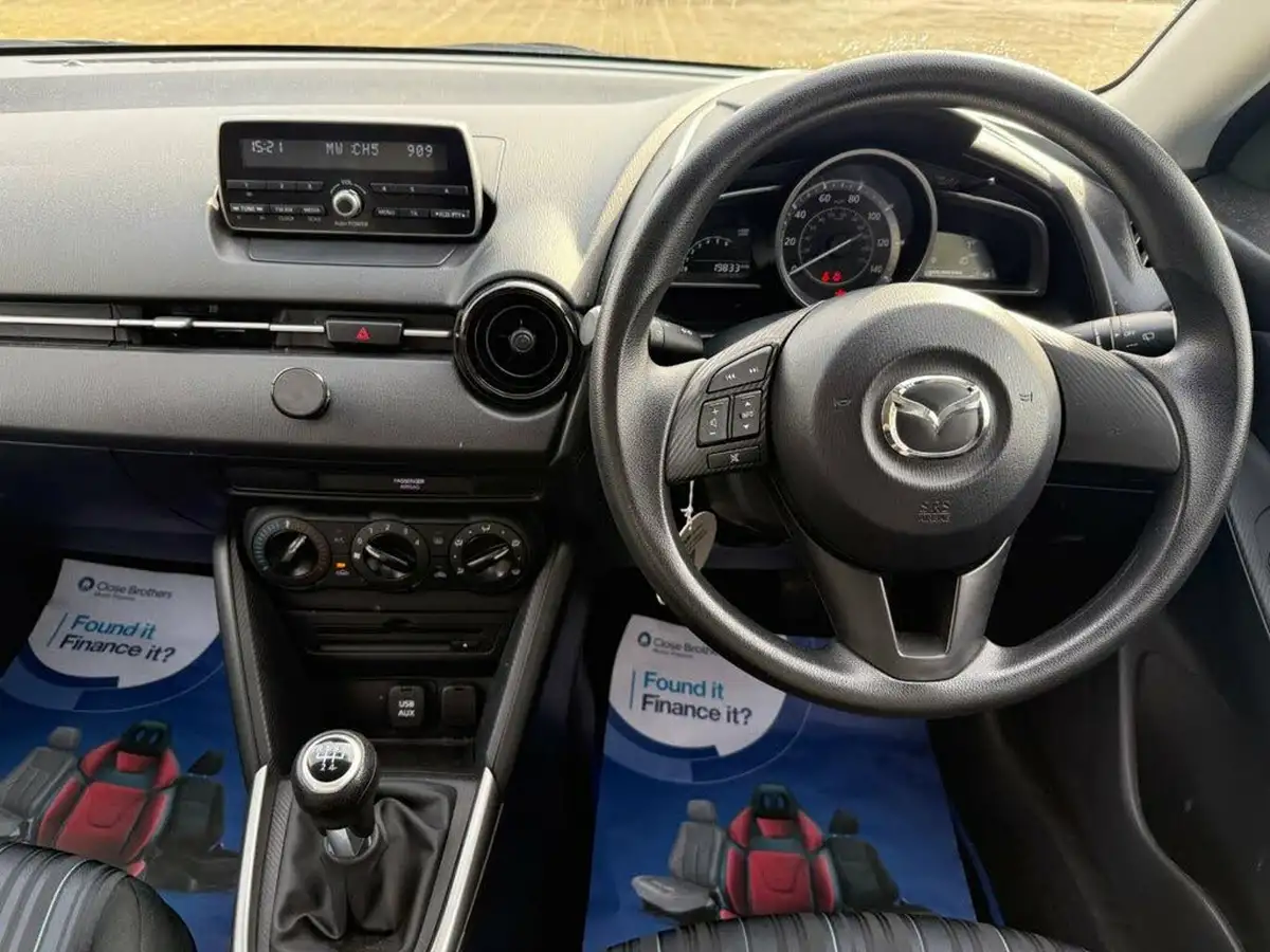 2017-mazda-mazda2-15-se-big-14