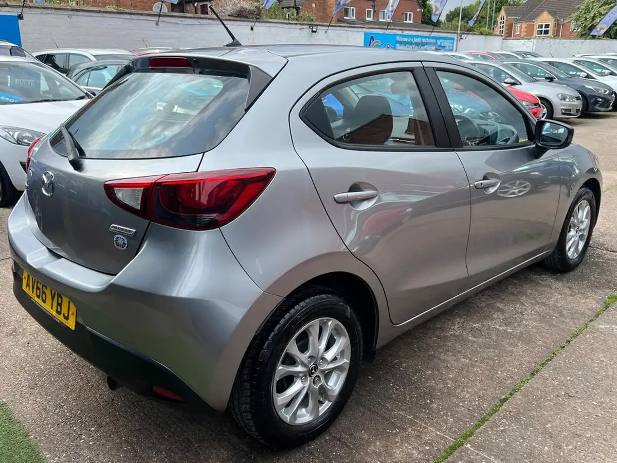 2016-mazda-mazda2-15-se-l-nav-big-9