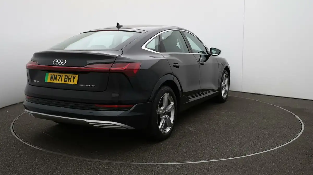2022-audi-e-tron-50e-technik-sportback-big-57