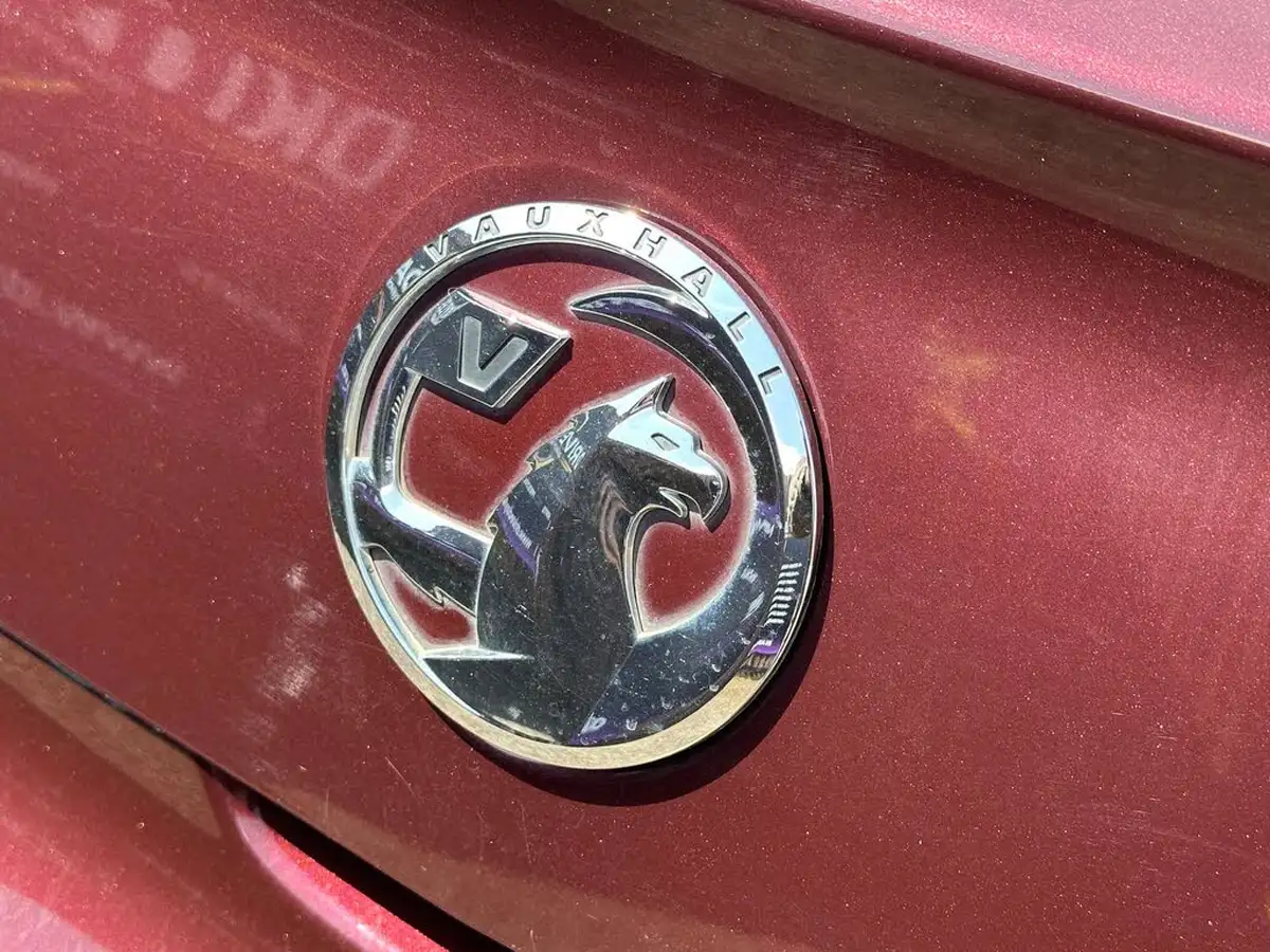 2015-vauxhall-adam-14-glam-87ps-big-21