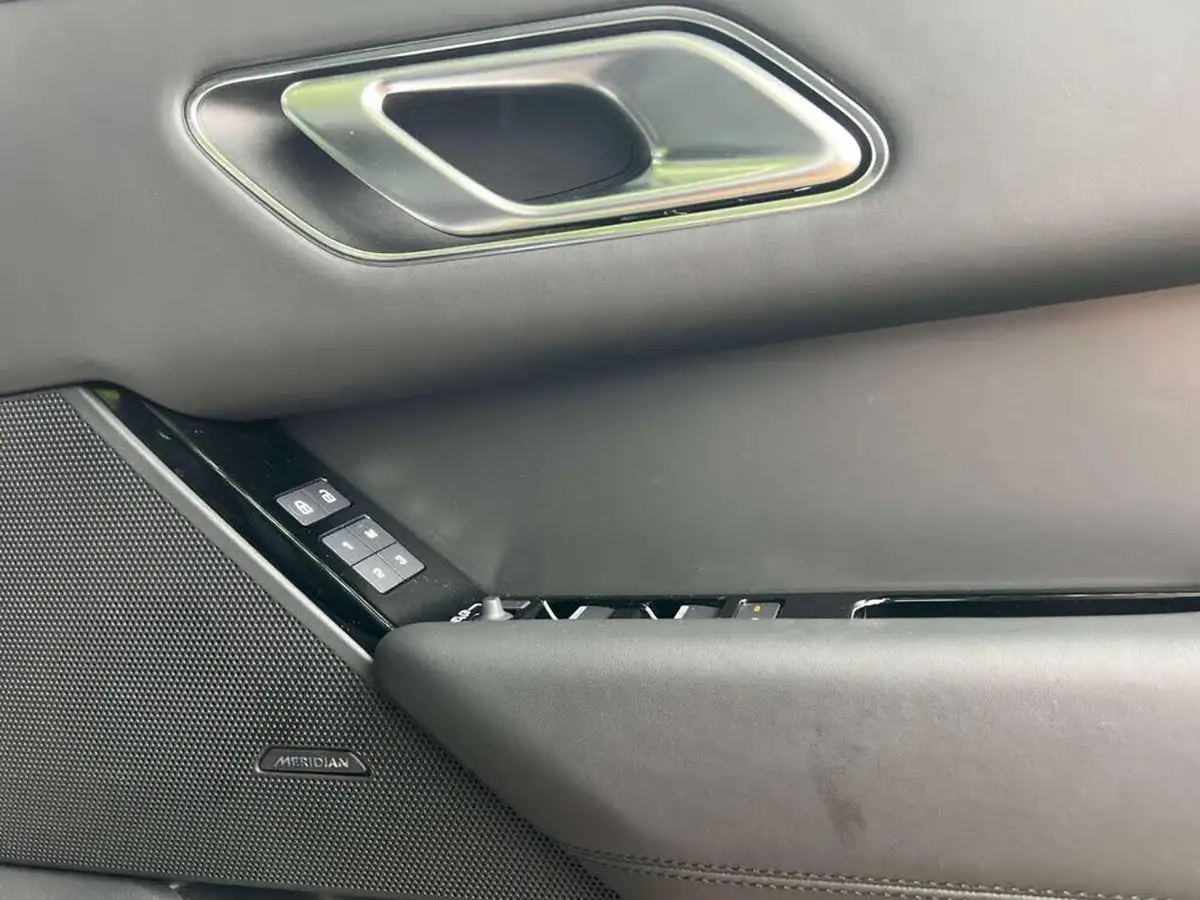 2025-land-rover-range-rover-velar-30-d300-dynamic-hse-big-10