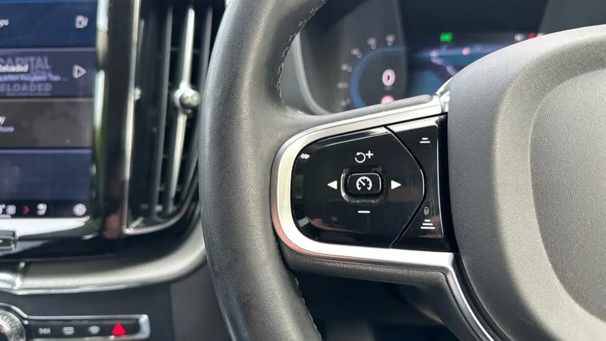 2023-volvo-xc60-20td-b4-plus-big-20