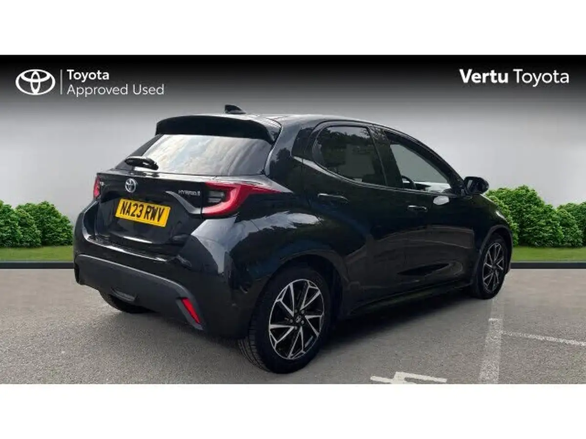 2023-toyota-yaris-15-vvt-i-design-big-1