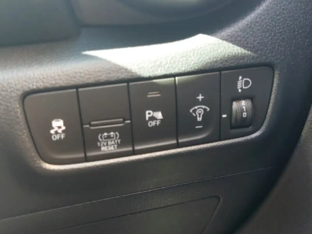 2022-hyundai-kona-16-gdi-se-connect-big-16