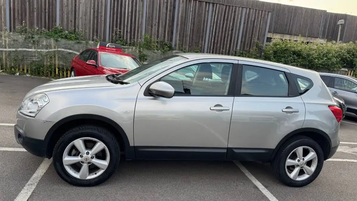 2009-nissan-qashqai-15td-acenta-big-3