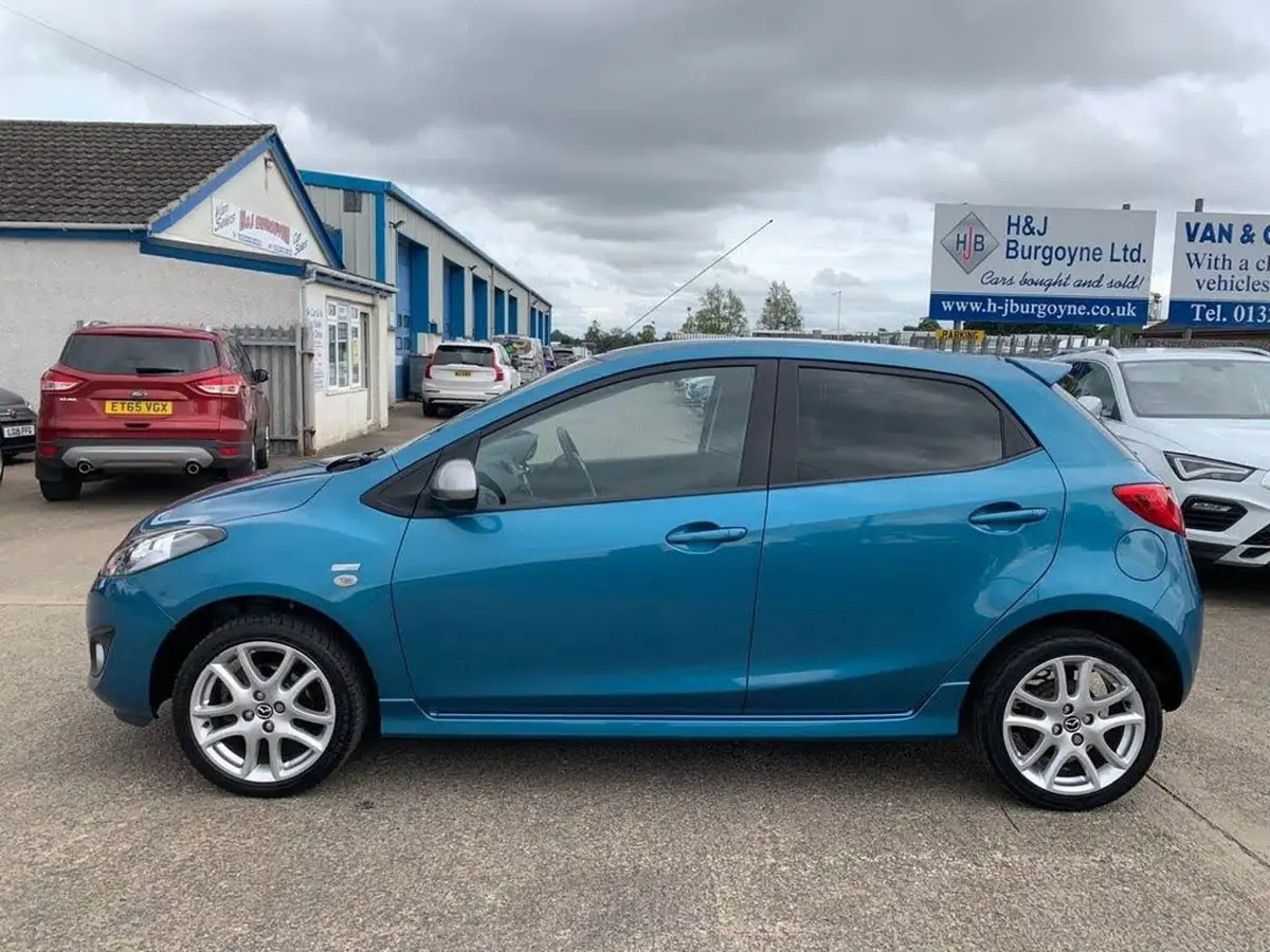 2014-mazda-mazda2-13-sport-venture-big-3