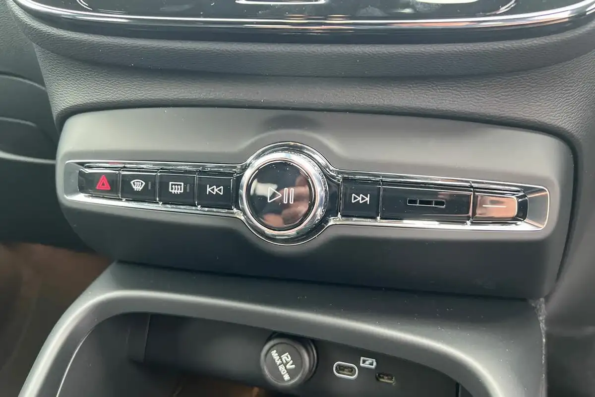 2025-volvo-ex40-e-plus-248bhp-extended-range-big-13