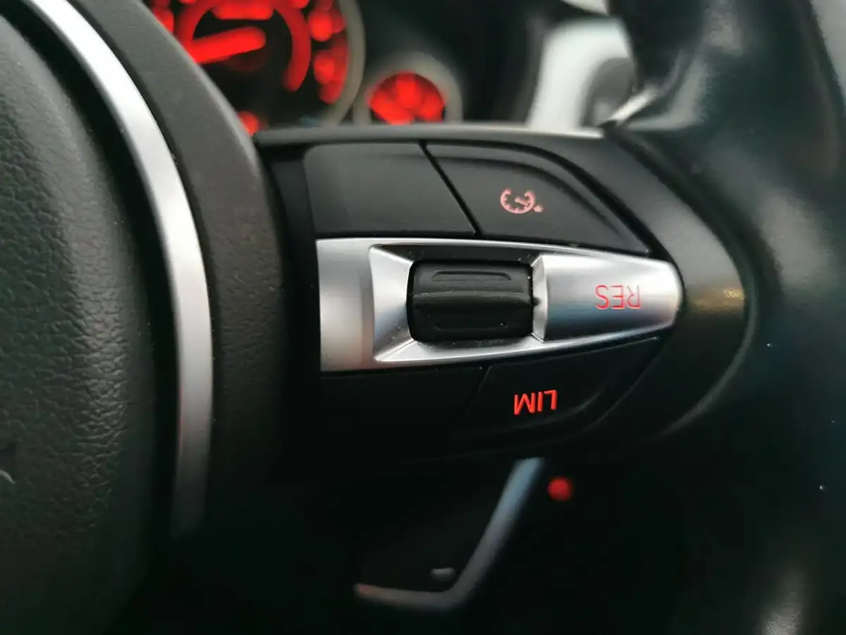2018-bmw-3-series-20-330e-m-sport-big-25