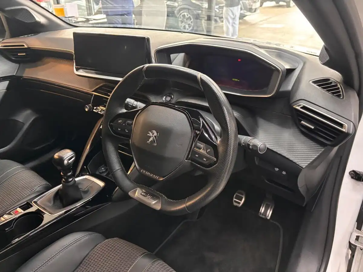 2023-peugeot-208-12-puretech-gt-100ps-big-29