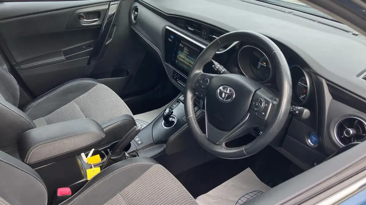 2016-toyota-auris-18-vvt-i-hsd-excel-hatchback-big-10