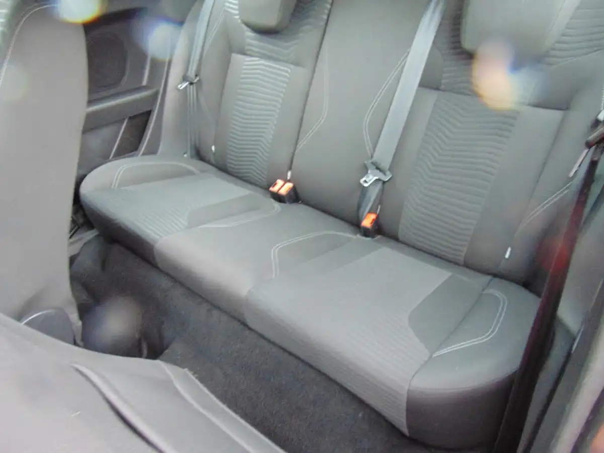 2013-ford-fiesta-125-zetec-3d-big-6