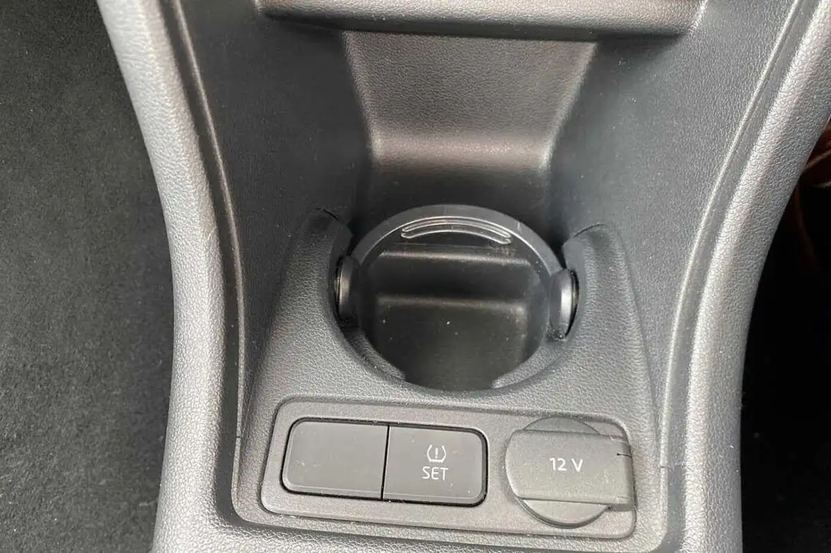 2018-volkswagen-up-10-move-up-5d-big-32