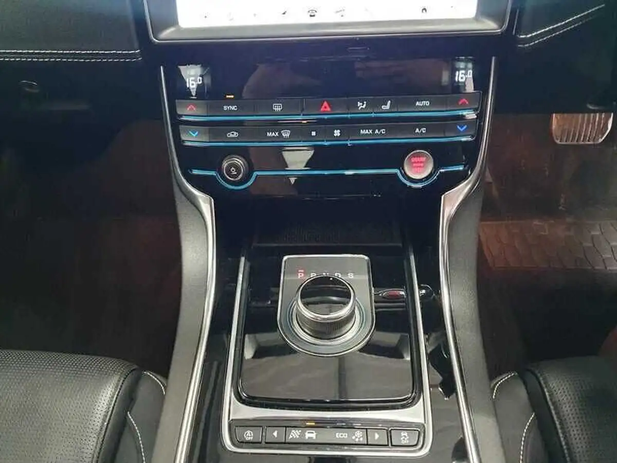 2018-jaguar-xe-20d-r-sport-180ps-1999cc-auto-big-18