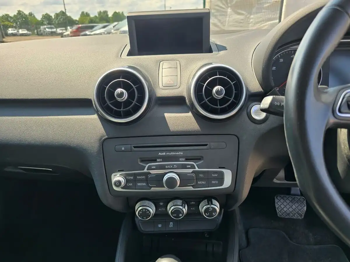 2014-audi-a1-big-23