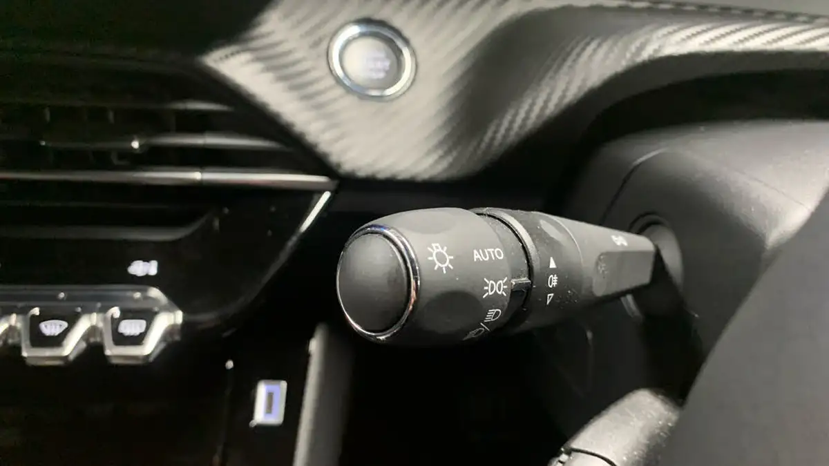 2024-peugeot-2008-suv-e-allure-136ps-50kwh-big-26
