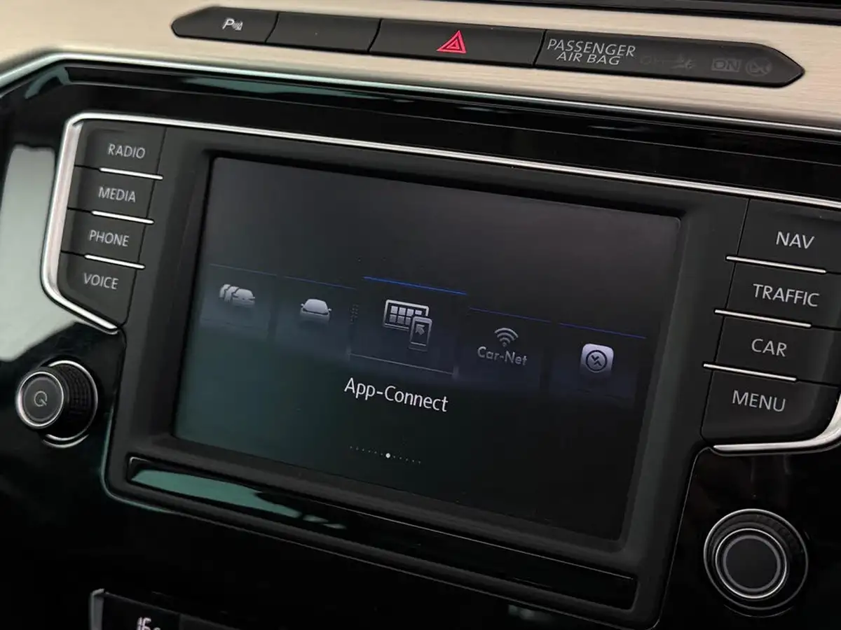 2017-volkswagen-passat-20tdi-gt-150ps-ss-estate-5d-dsg-big-36
