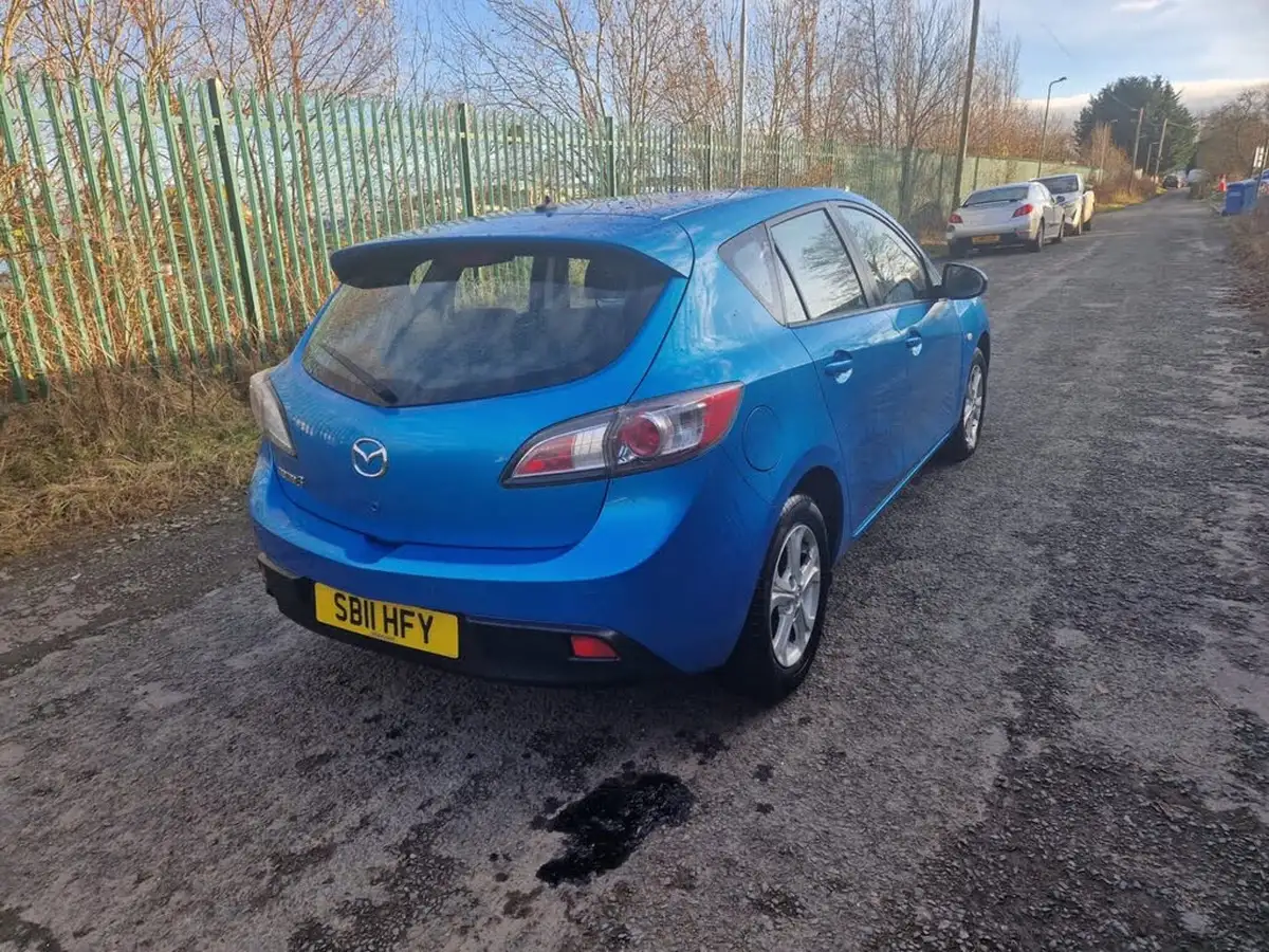 2011-mazda-mazda3-16-ts-hatchback-5d-big-3