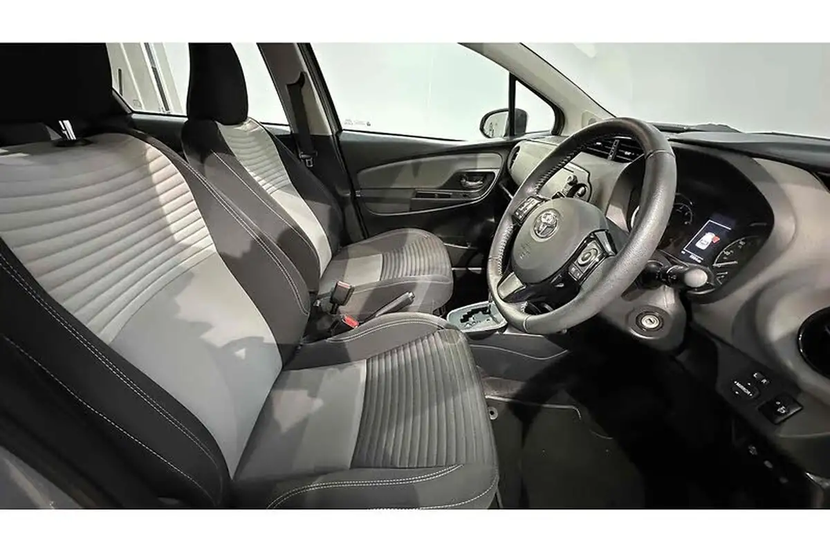 2018-toyota-yaris-15-vvt-i-icon-tech-111bhp-1496cc-cvt-big-21