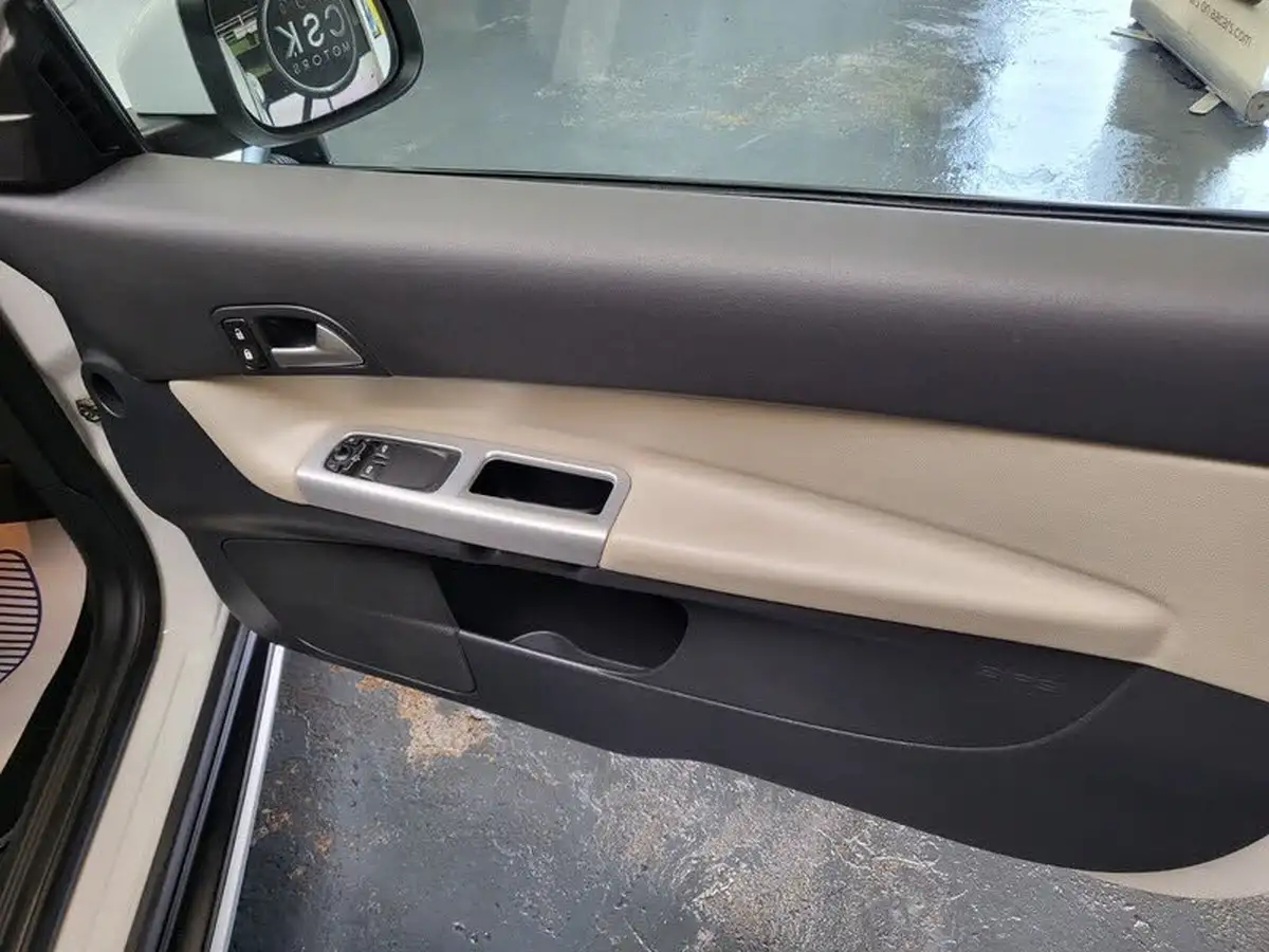 2012-volvo-c30-16d-d2-se-lux-big-11