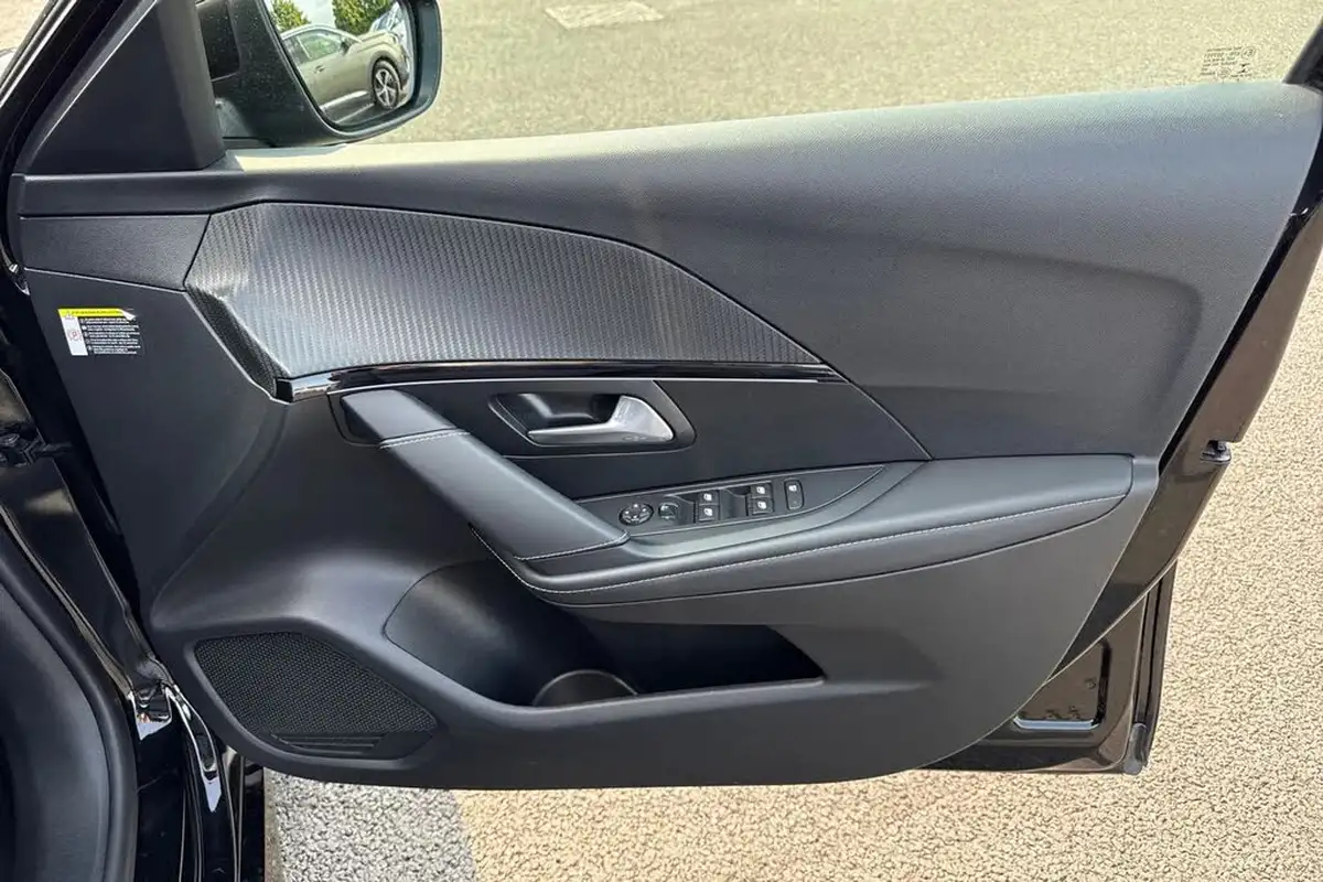 2021-peugeot-208-e-gt-premium-big-20