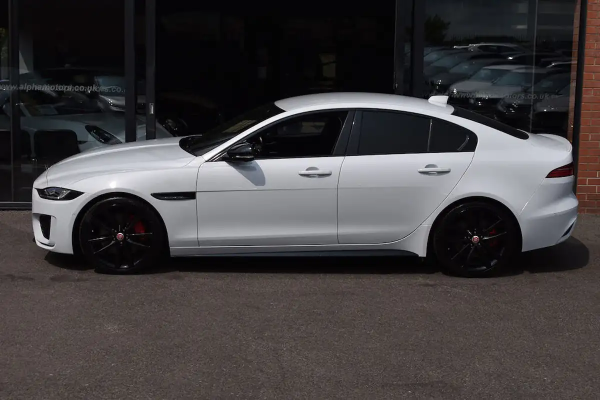 2021-jaguar-xe-20-d200-r-dynamic-black-big-13