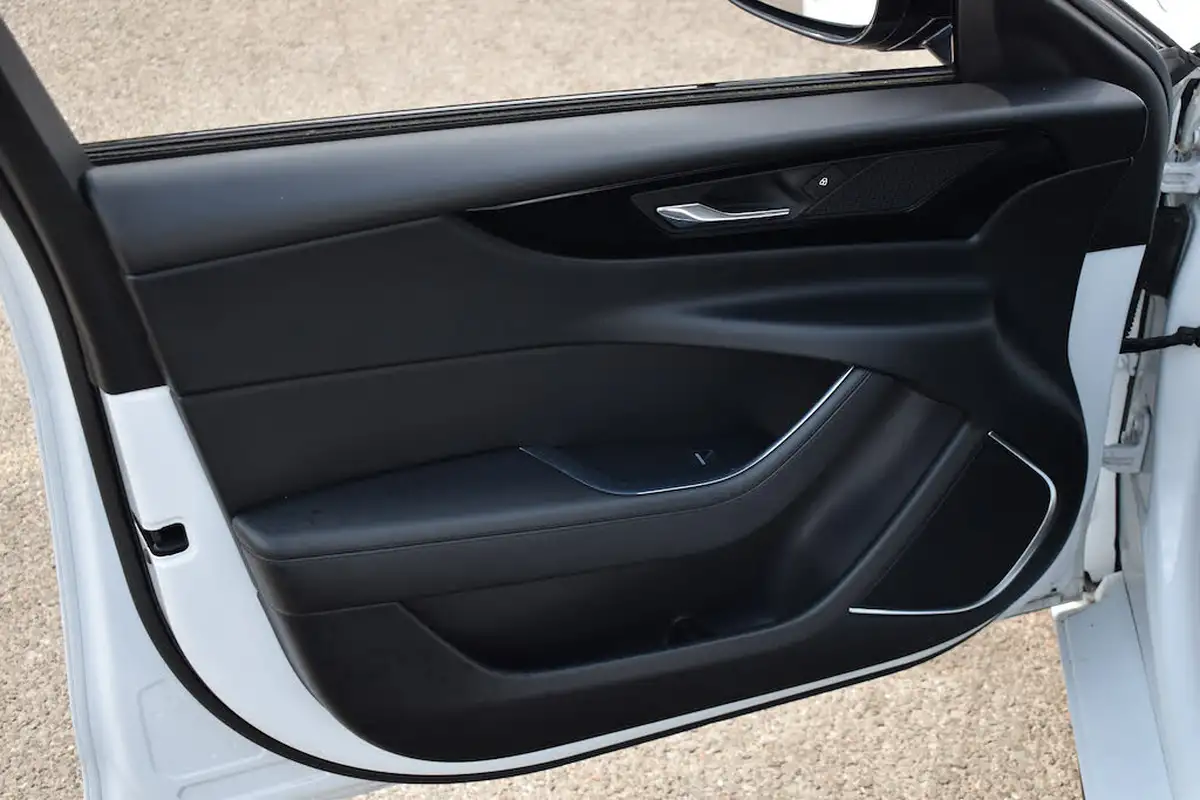2021-jaguar-xe-20-d200-r-dynamic-black-big-39