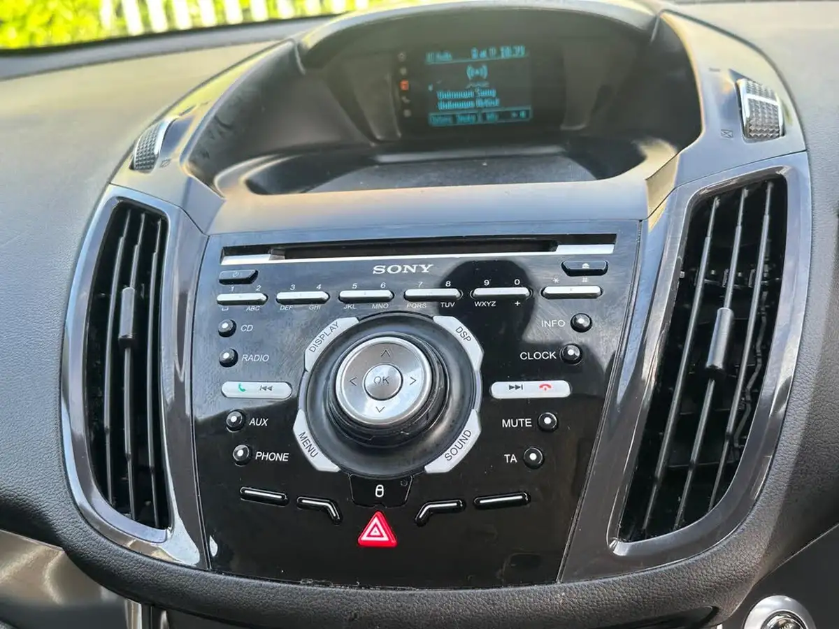 2015-ford-kuga-20tdci-titanium-150ps-big-24