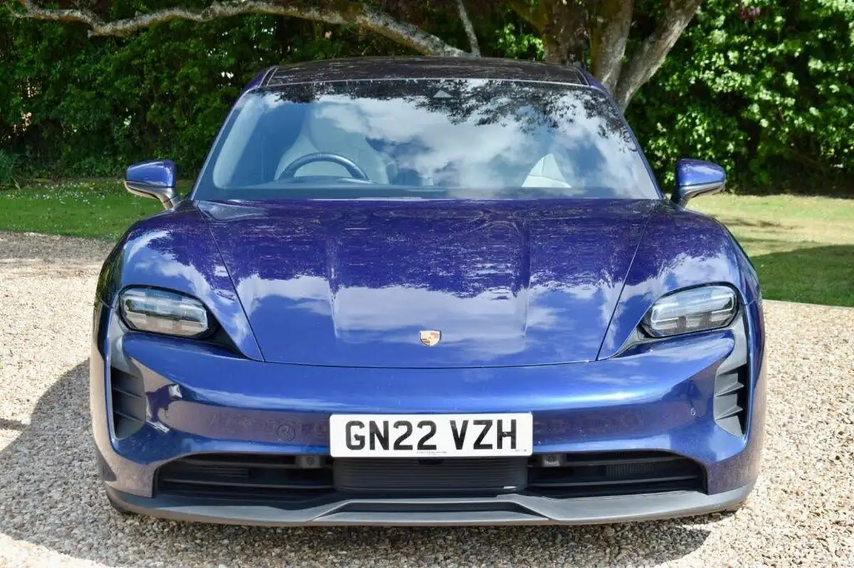 2022-porsche-taycan-e-base-476ps-performance-battery-plus-big-1