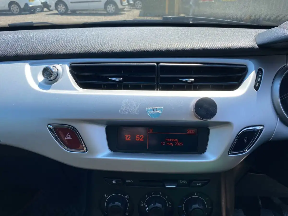 2011-citroen-c3-14-vtr-16v-95ps-1397cc-big-33