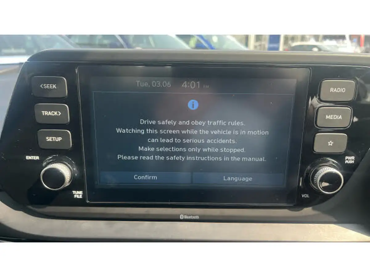 2022-hyundai-i20-10-t-gdi-se-connect-eclutch-imt-big-11