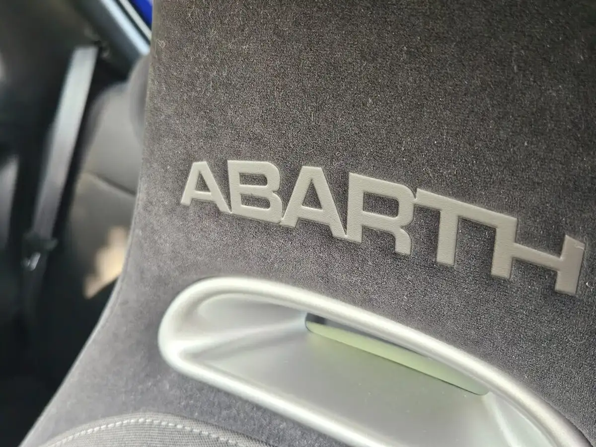 2016-abarth-595-14-tjet-big-21
