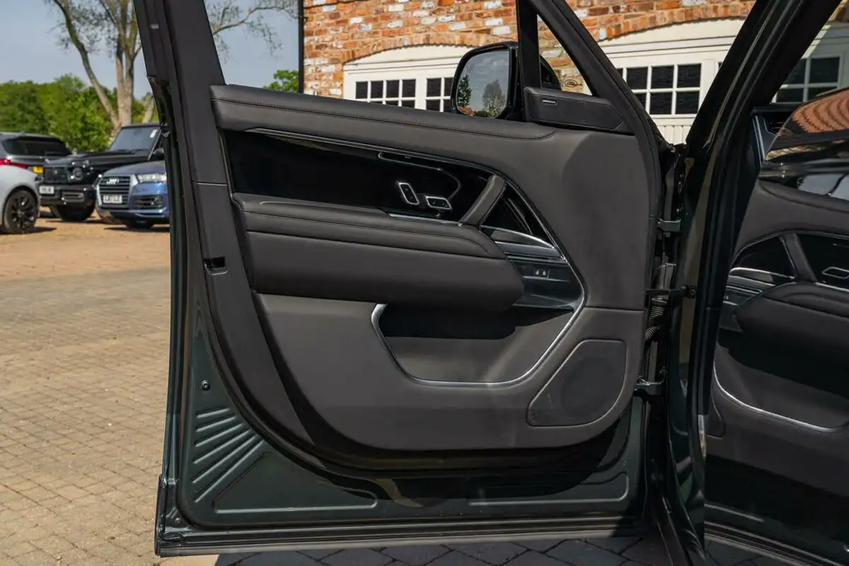 2023-land-rover-range-rover-30-d300-se-big-33