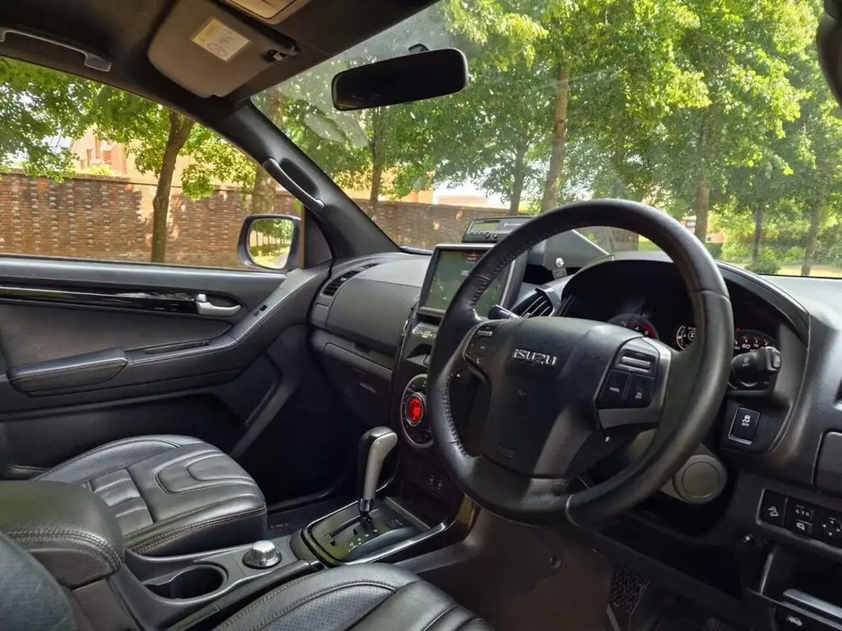2017-isuzu-d-max-19td-blade-auto-big-15