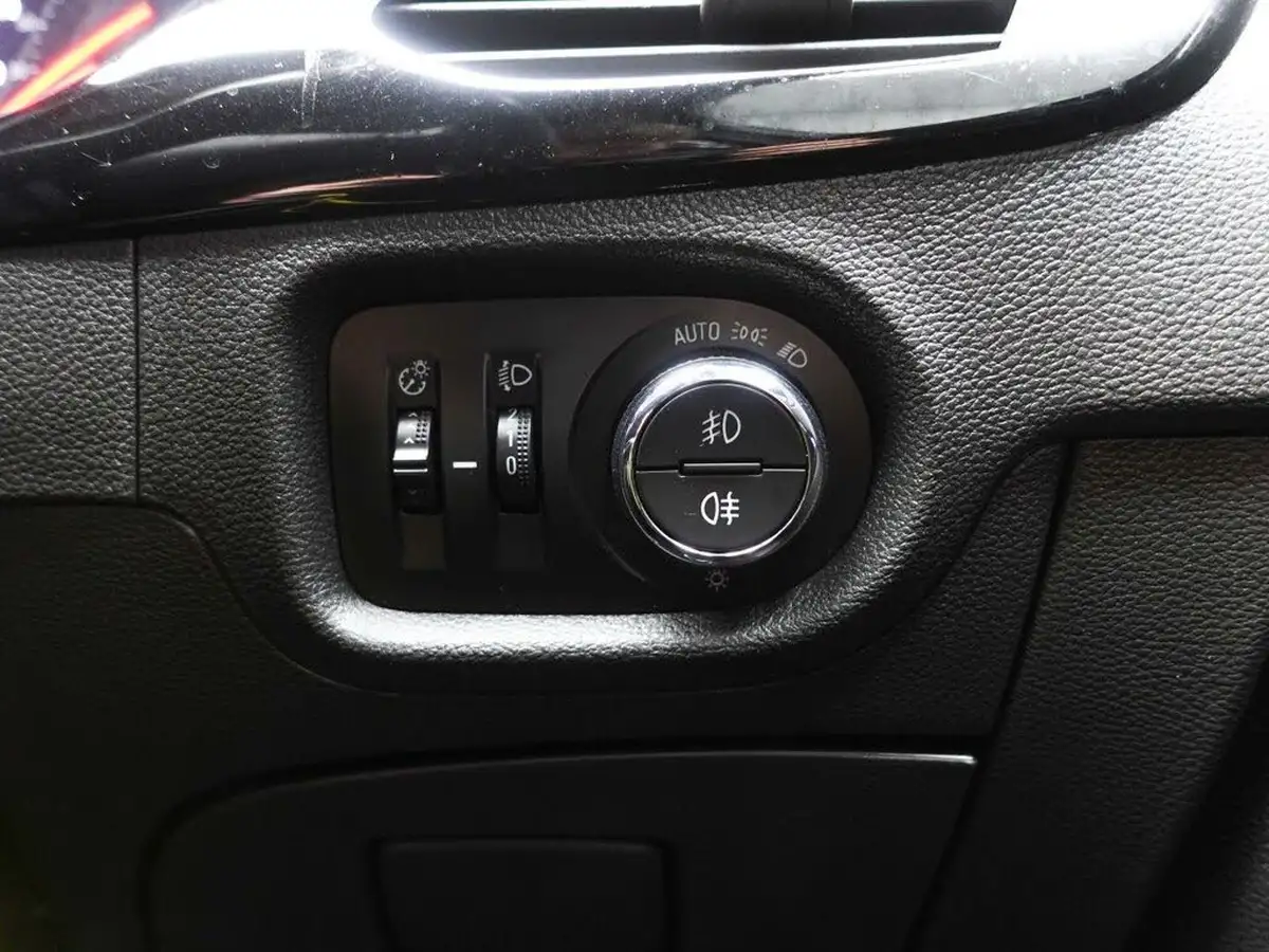 2019-vauxhall-astra-14i-16v-turbo-sri-nav-ss-hatchback-big-42
