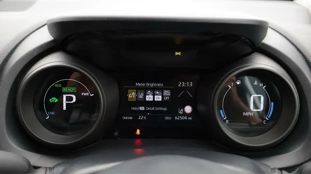 2022-toyota-yaris-cross-15-vvt-i-icon-big-10
