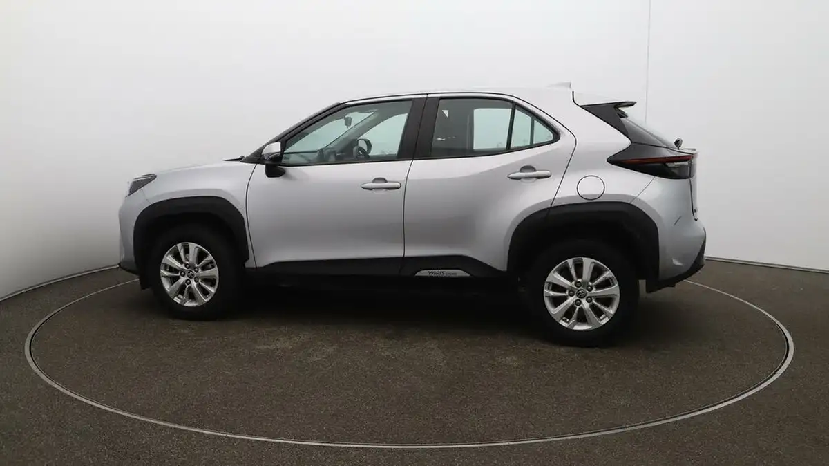2022-toyota-yaris-cross-15-vvt-i-icon-big-50