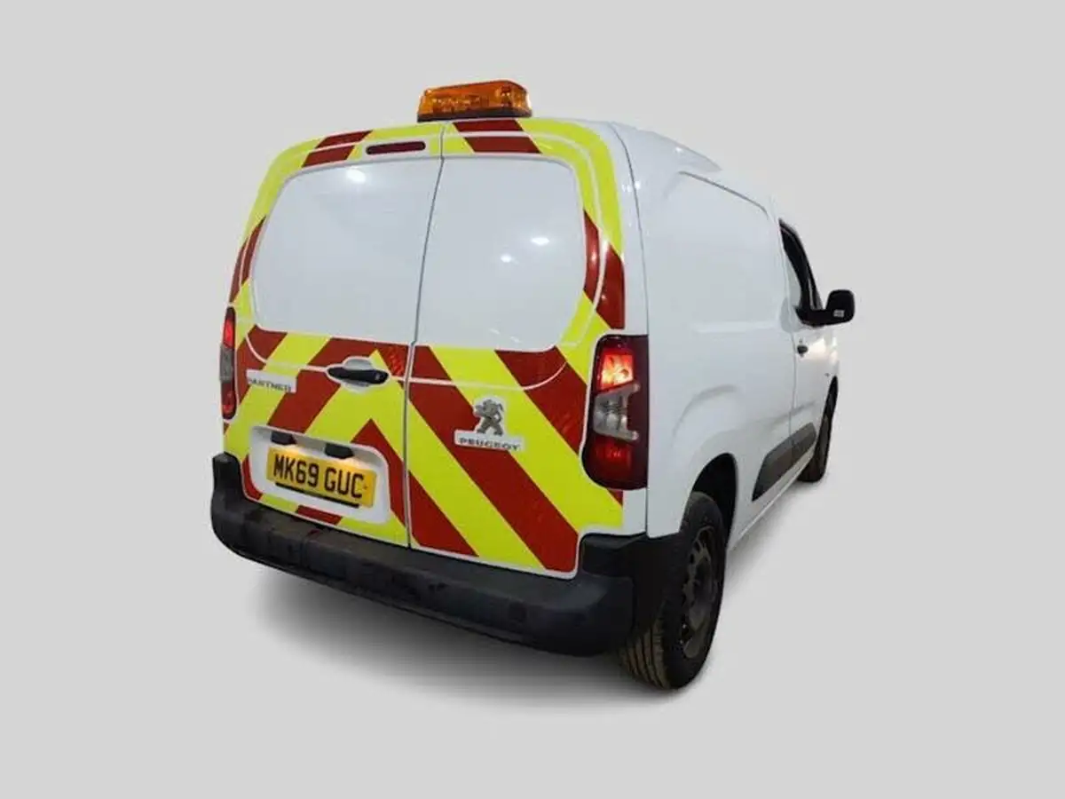 2019-peugeot-partner-15-bluehdi-1000-professional-100ps-eu6dt-panel-big-3