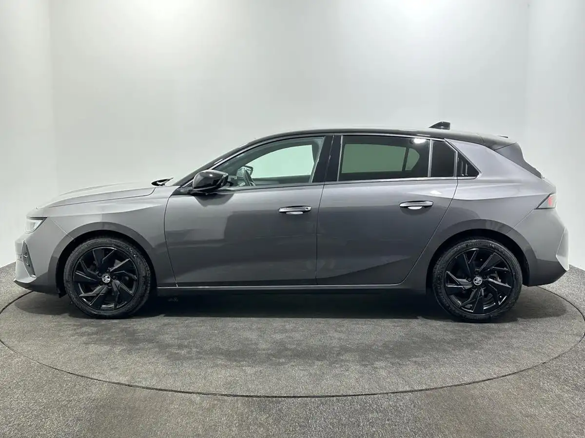 2022-vauxhall-astra-12-turbo-gs-line-hatchback-big-4
