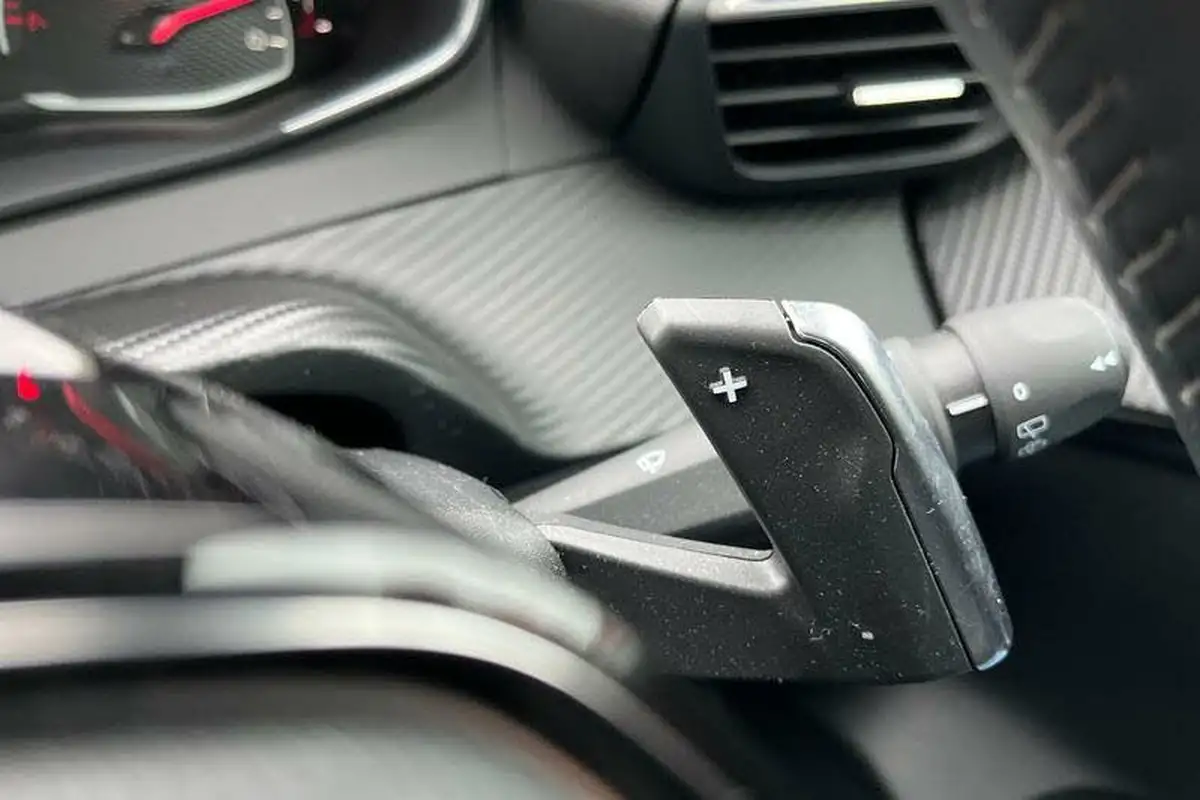 2021-peugeot-208-12-puretech-active-premium-100bhp-eat8-big-14