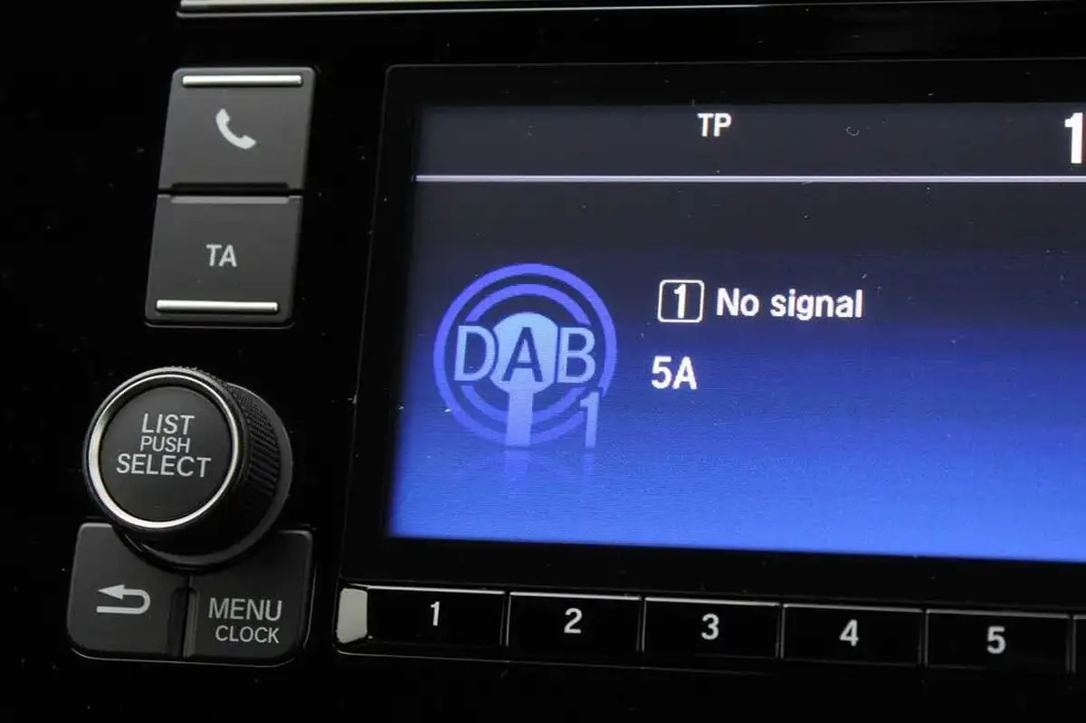 2023-honda-jazz-15-i-mmd-se-big-24