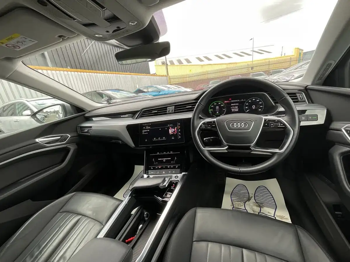 2022-audi-e-tron-55e-technik-station-wagon-big-5